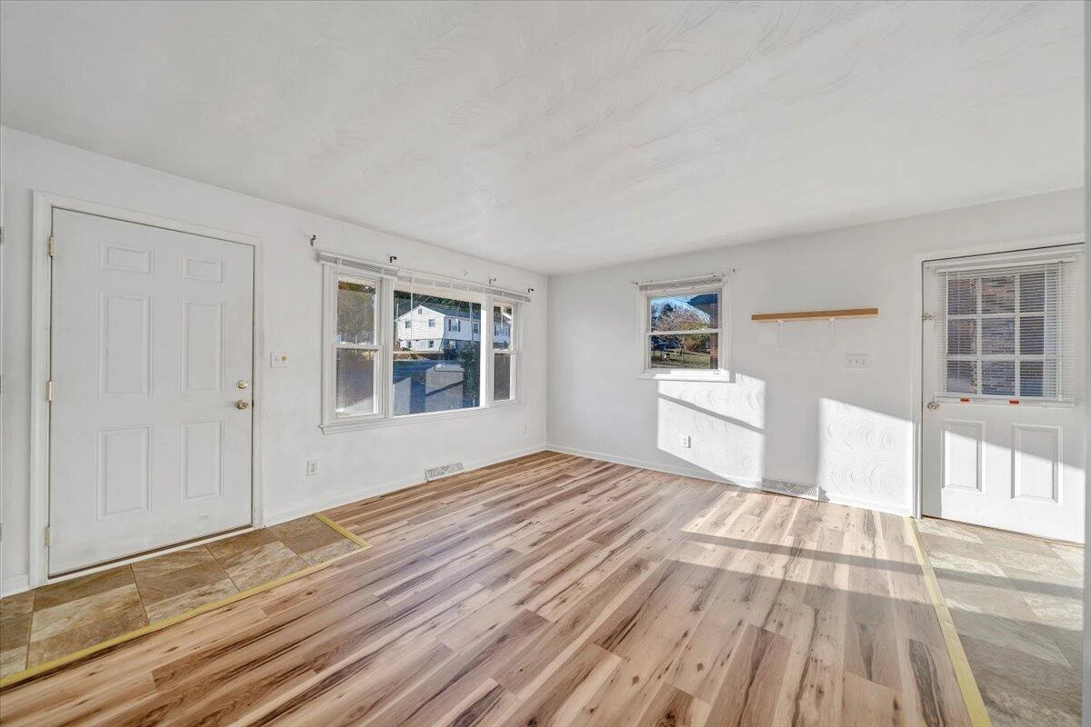 725 Ramada RD - Photo 8