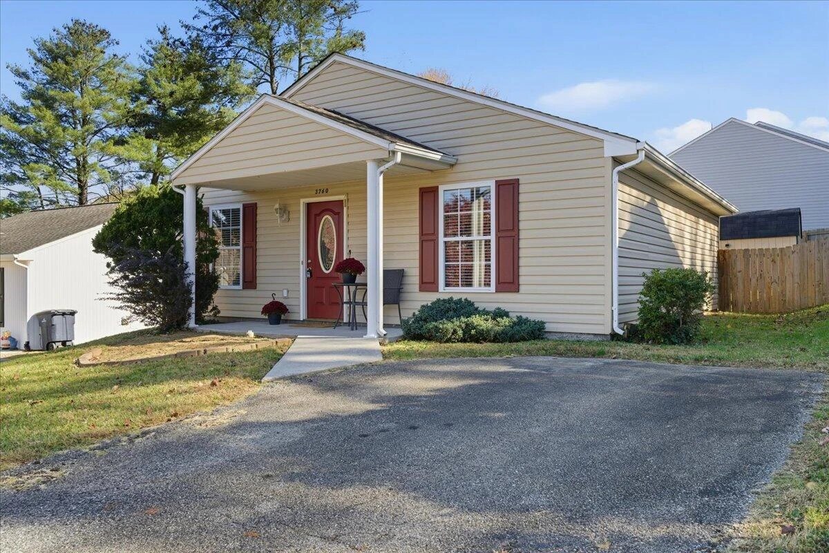 3760 Melcher ST - Photo 2