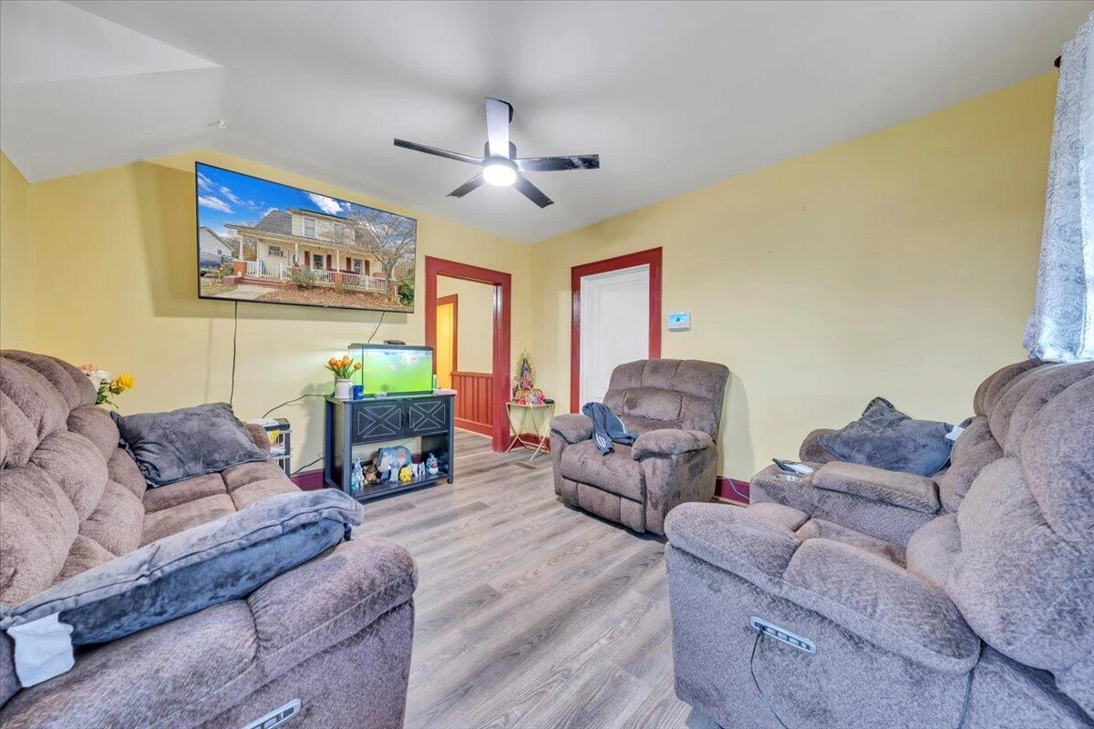 2836 Clifton ST - Photo 4