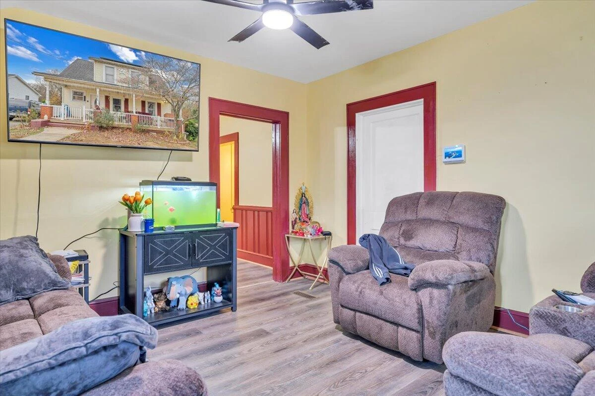 2836 Clifton ST - Photo 5