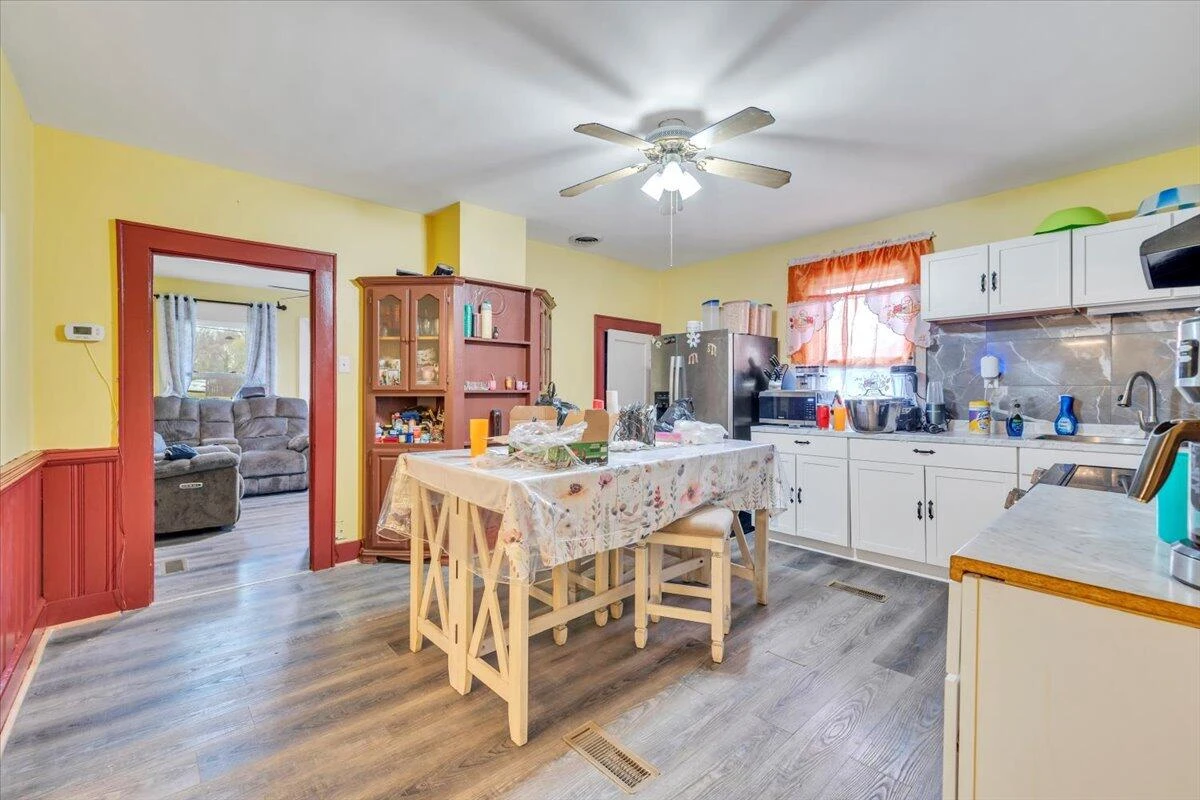 2836 Clifton ST - Photo 8