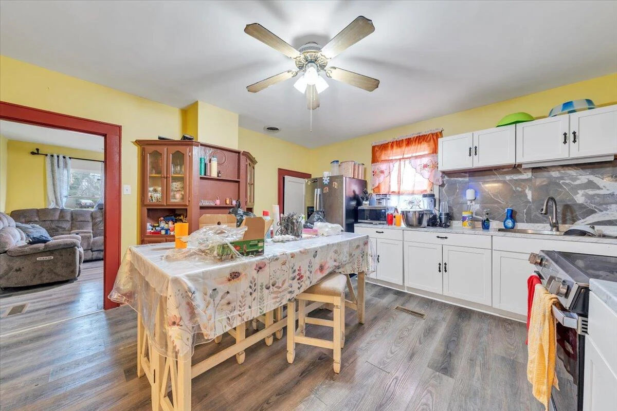 2836 Clifton ST - Photo 9