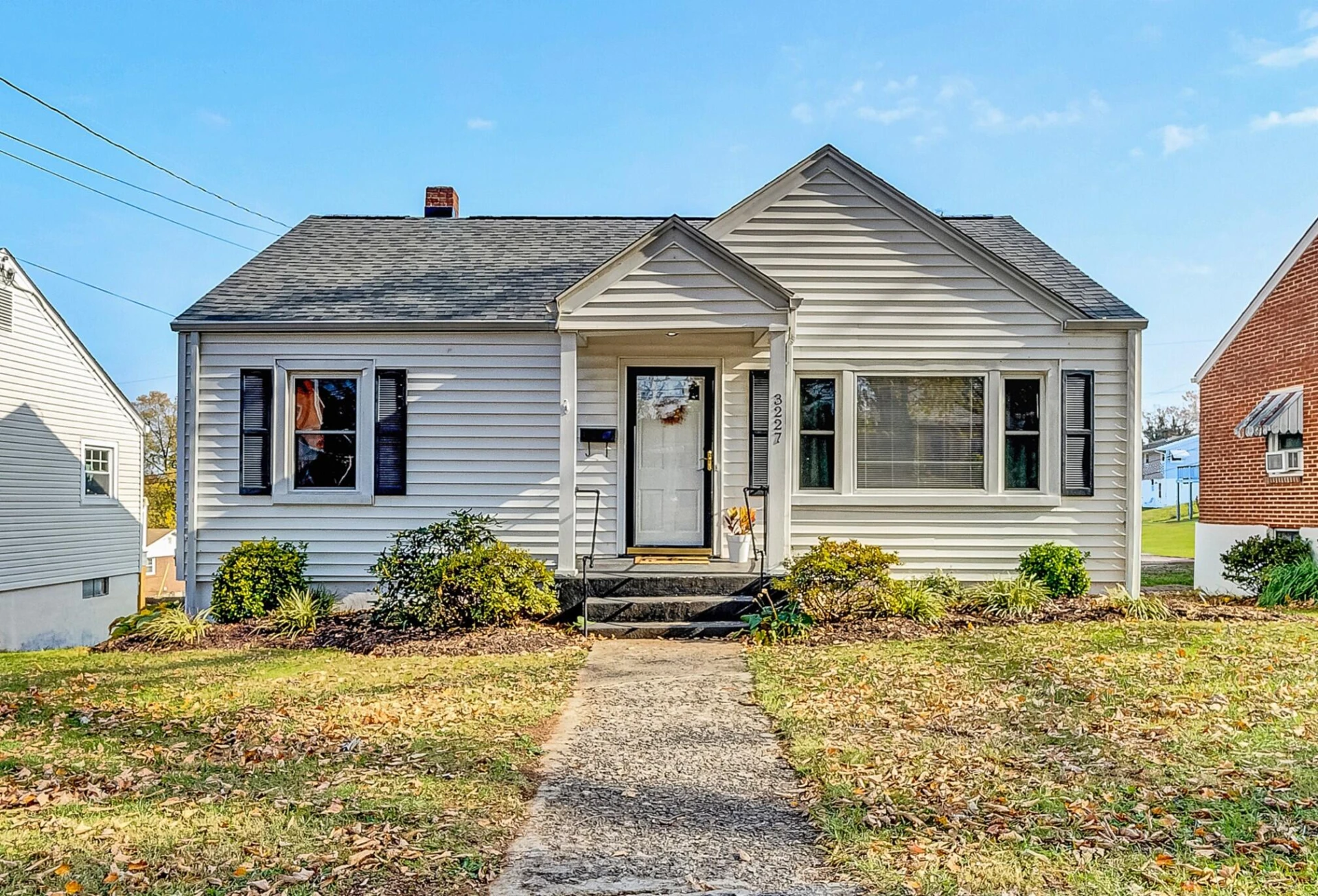 3227 Oliver RD