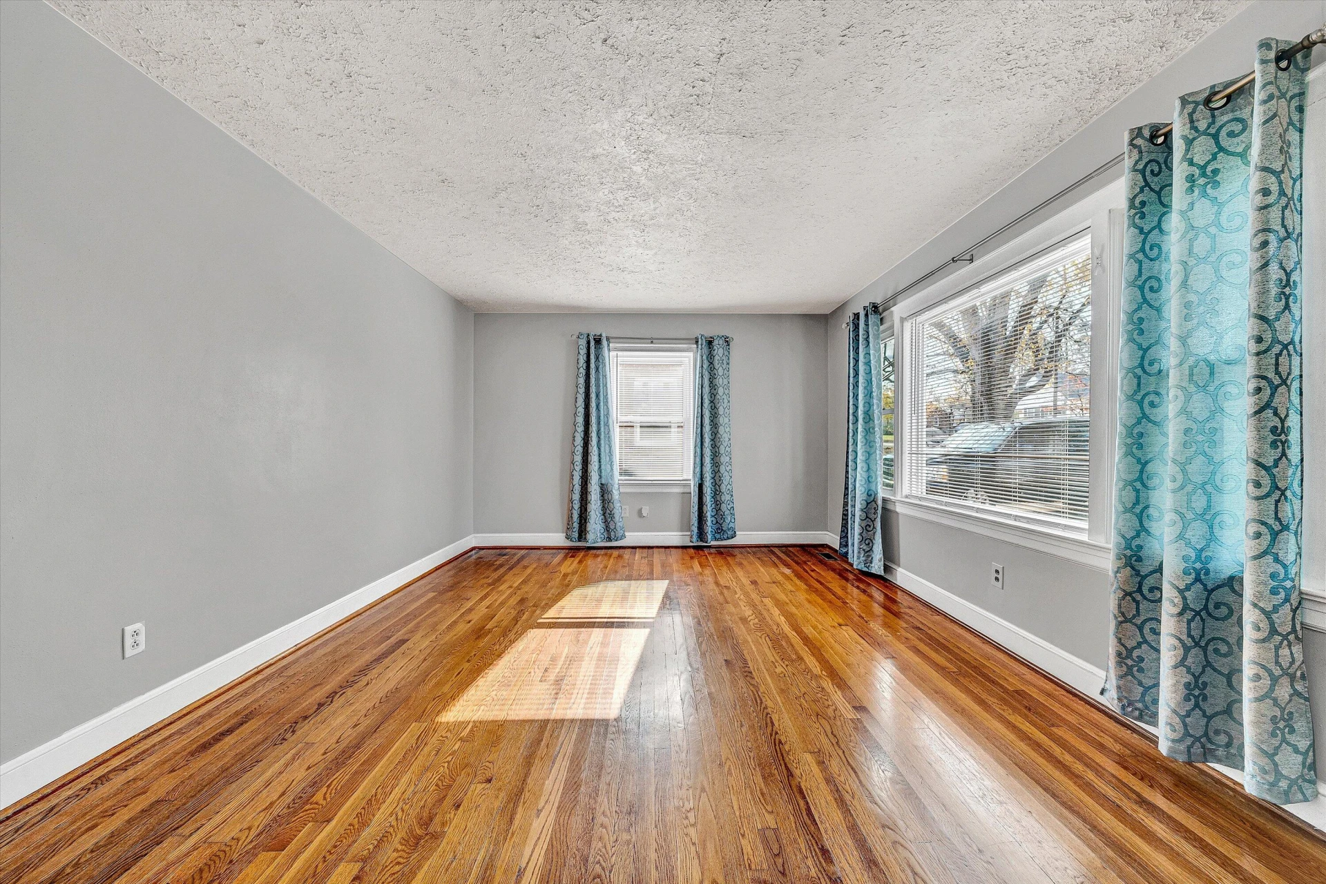 3227 Oliver RD - Photo 3