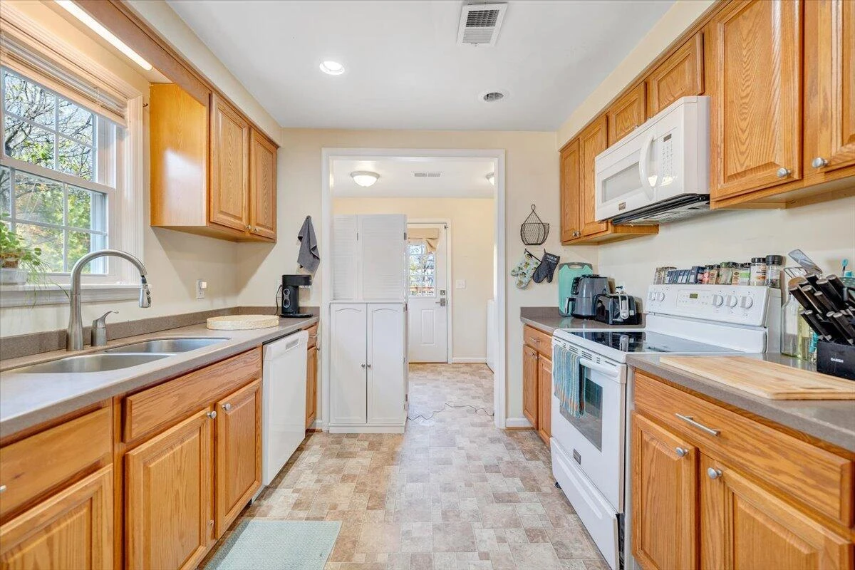 4915 Hildebrand RD - Photo 11