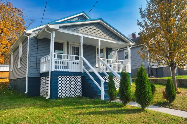 909 POCAHONTAS AVE