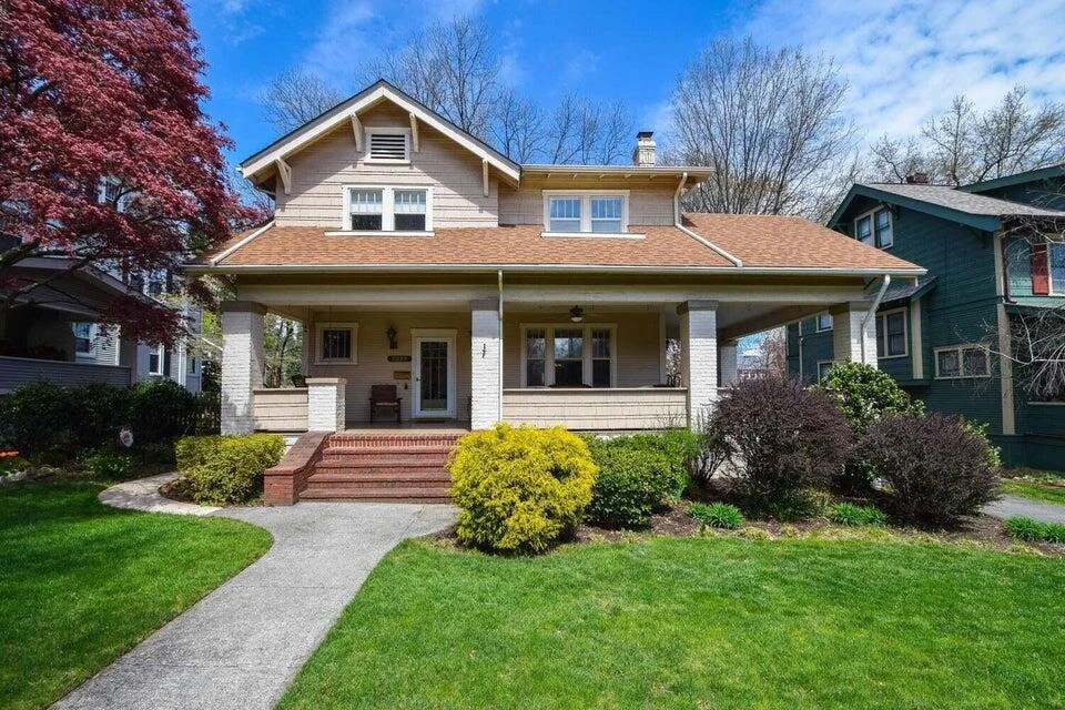 2233 Maiden LN