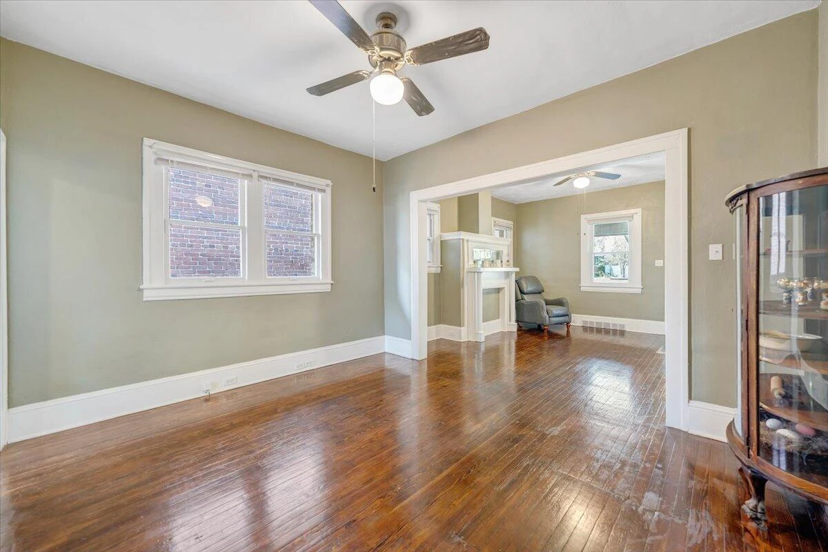1105 Montrose AVE - Photo 13
