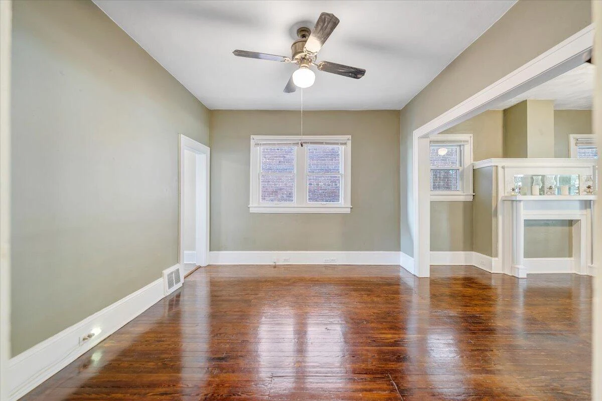 1105 Montrose AVE - Photo 14