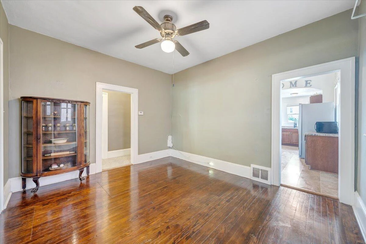 1105 Montrose AVE - Photo 15