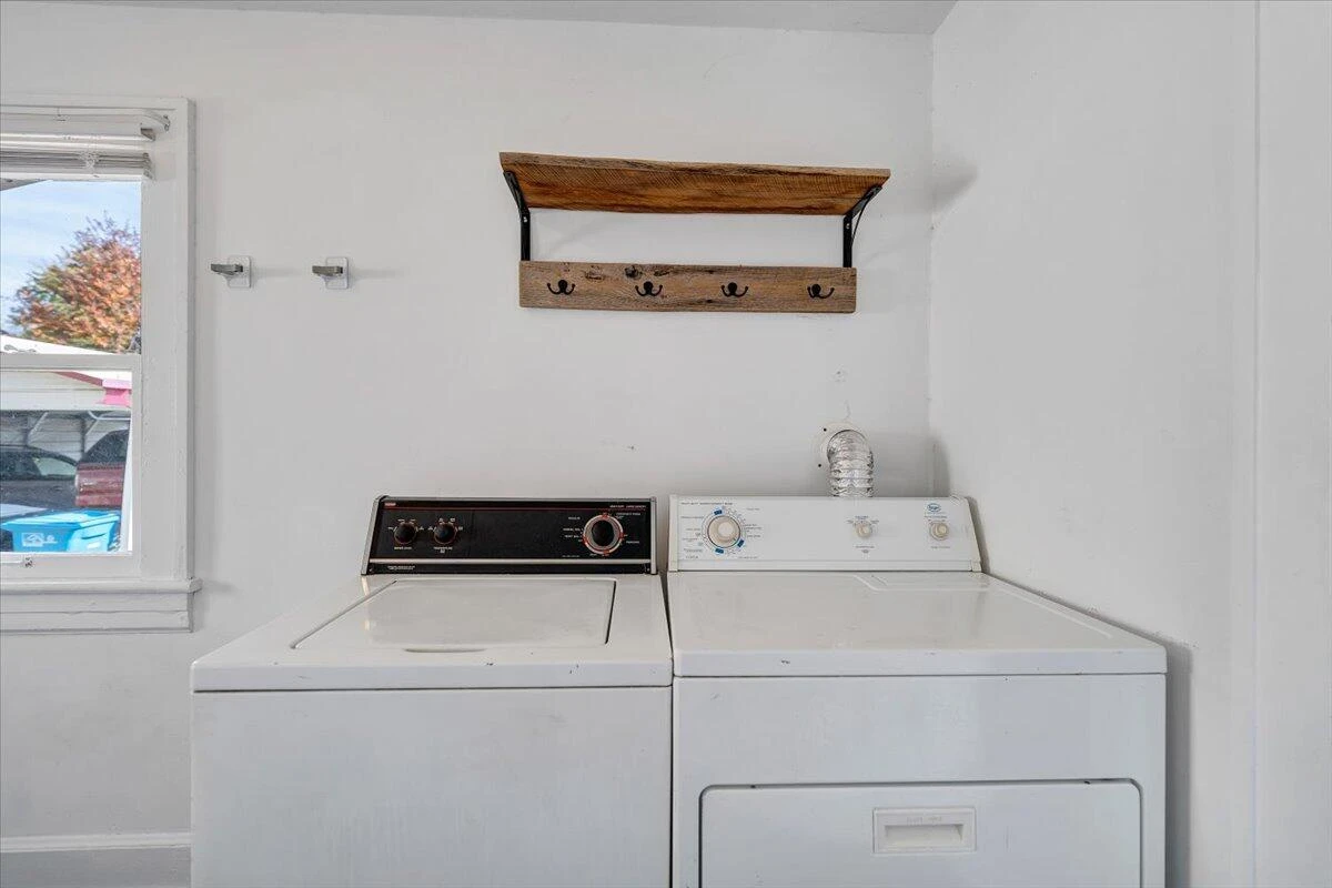 1105 Montrose AVE - Photo 23