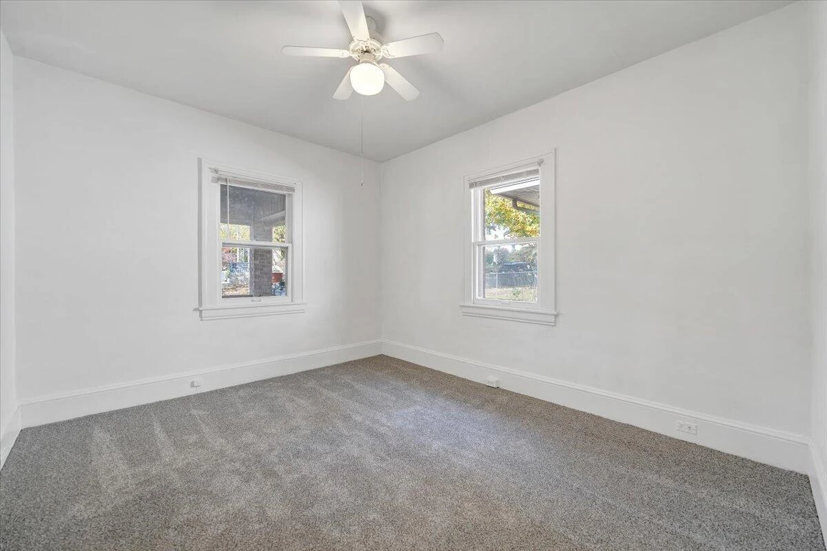 1105 Montrose AVE - Photo 24