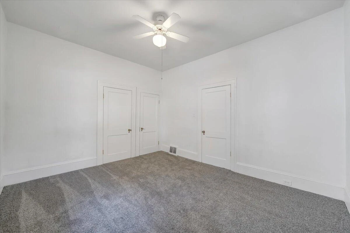 1105 Montrose AVE - Photo 25