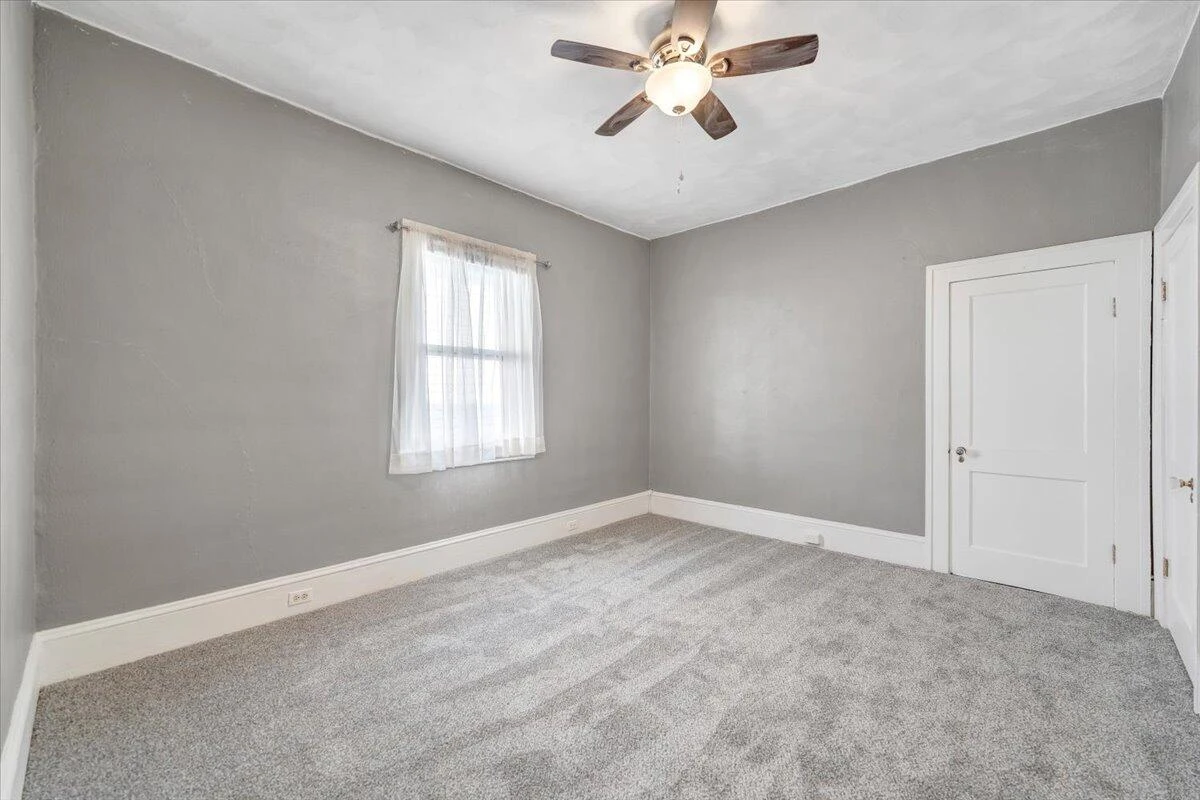 1105 Montrose AVE - Photo 26