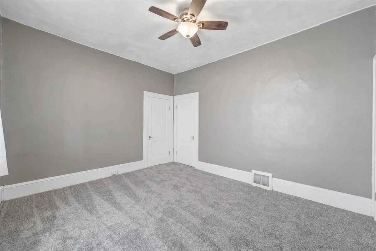 1105 Montrose AVE - Photo 27