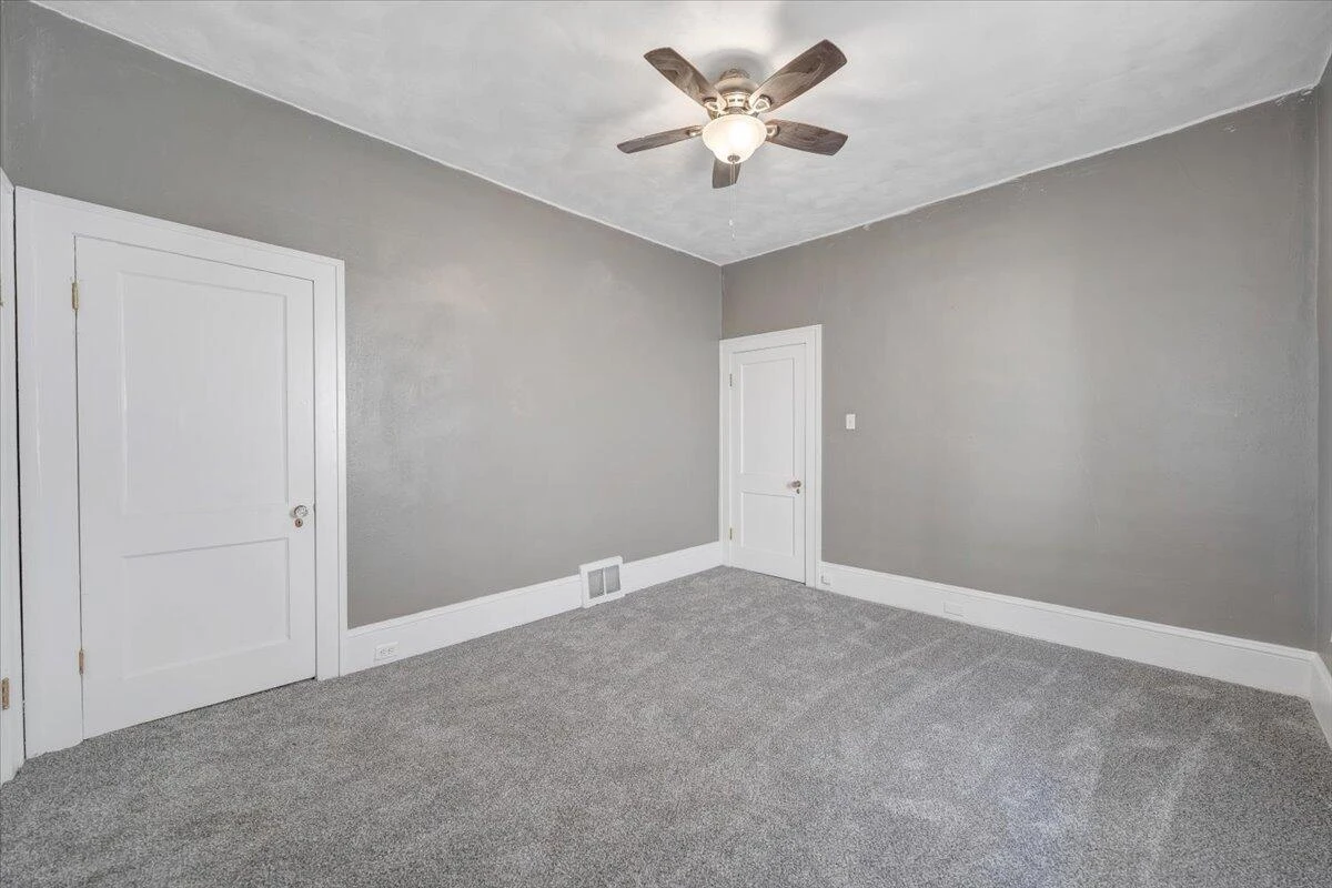 1105 Montrose AVE - Photo 28
