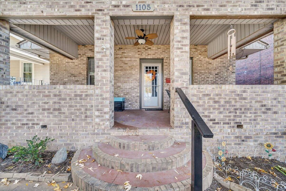 1105 Montrose AVE - Photo 4