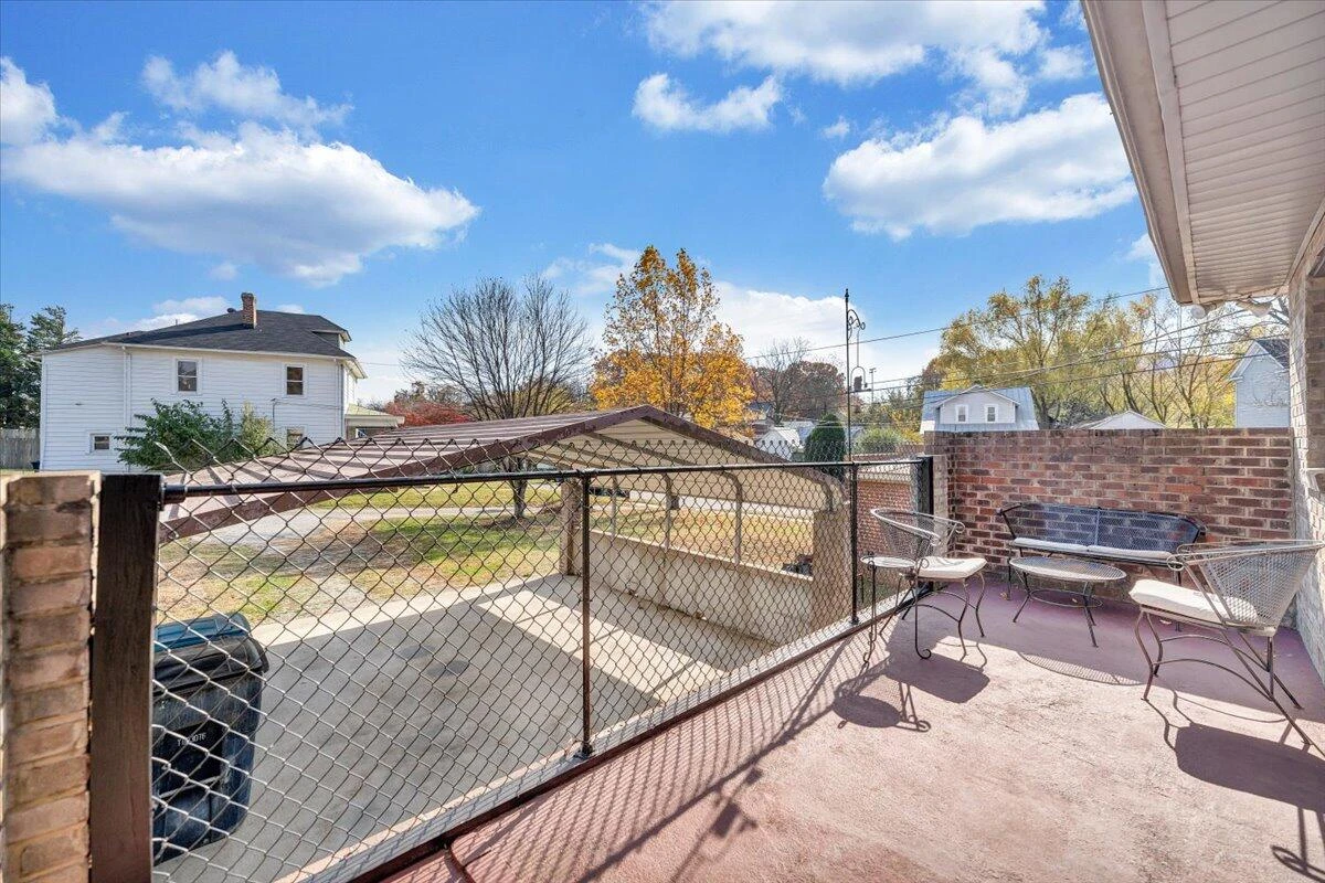 1105 Montrose AVE - Photo 32