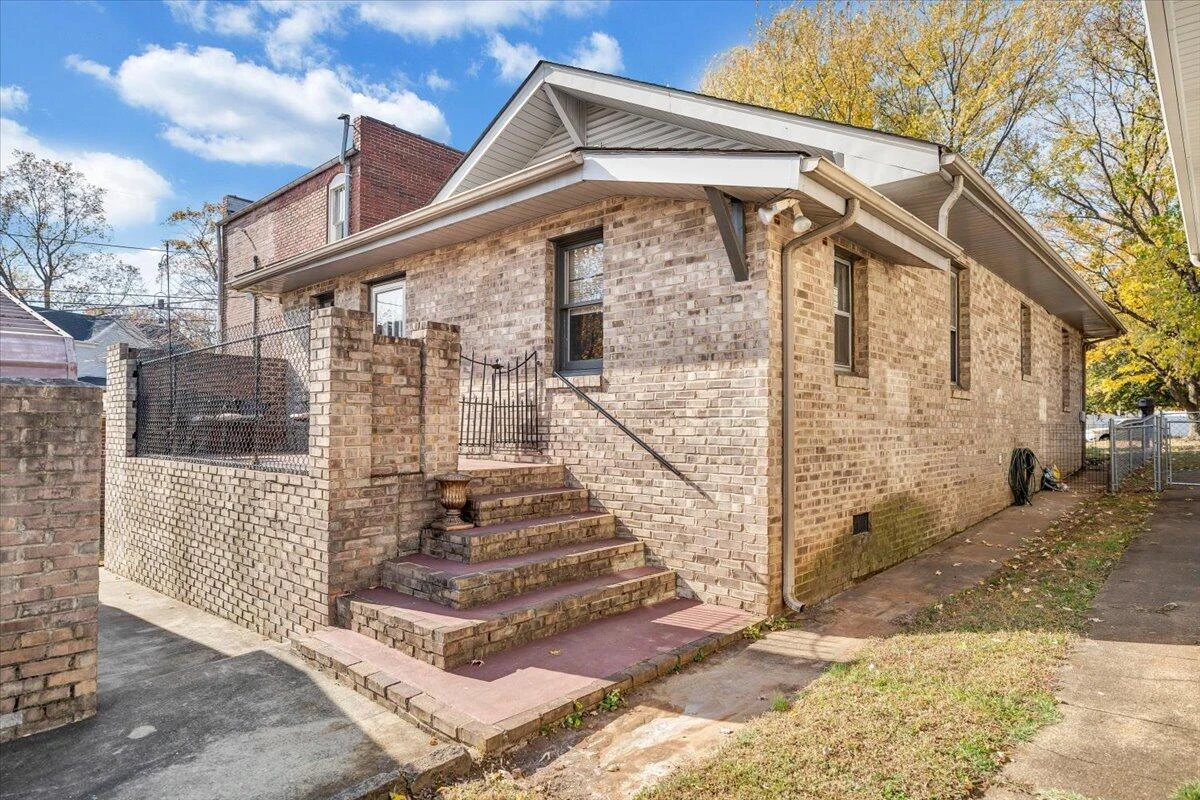 1105 Montrose AVE - Photo 33