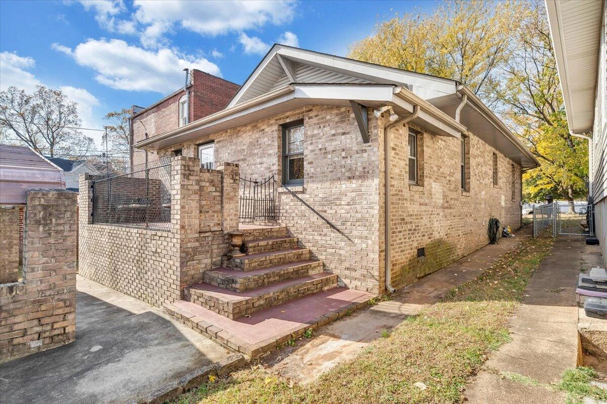 1105 Montrose AVE - Photo 34