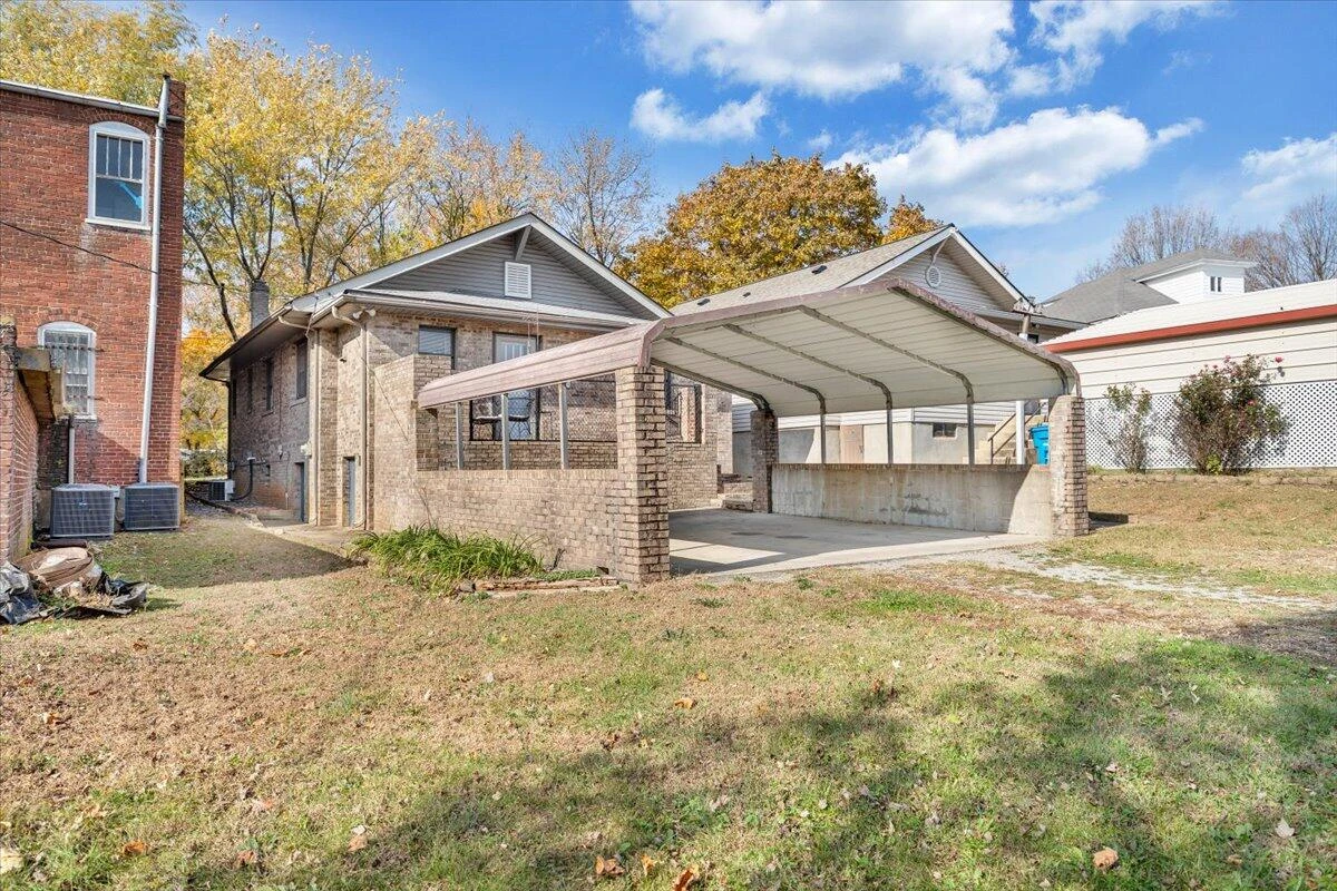 1105 Montrose AVE - Photo 35