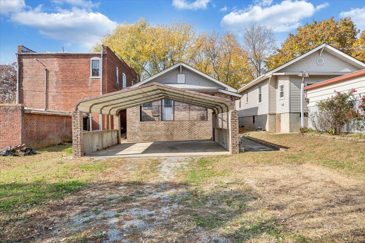 1105 Montrose AVE - Photo 36