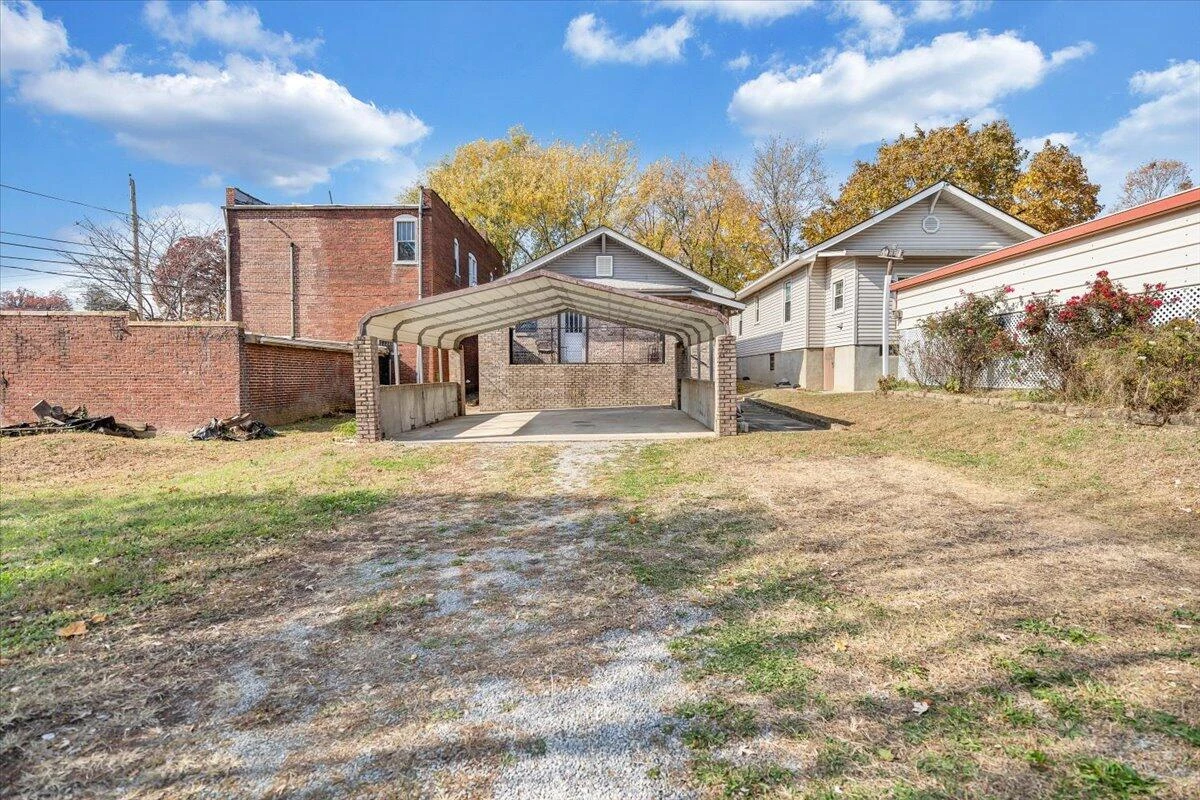 1105 Montrose AVE - Photo 37