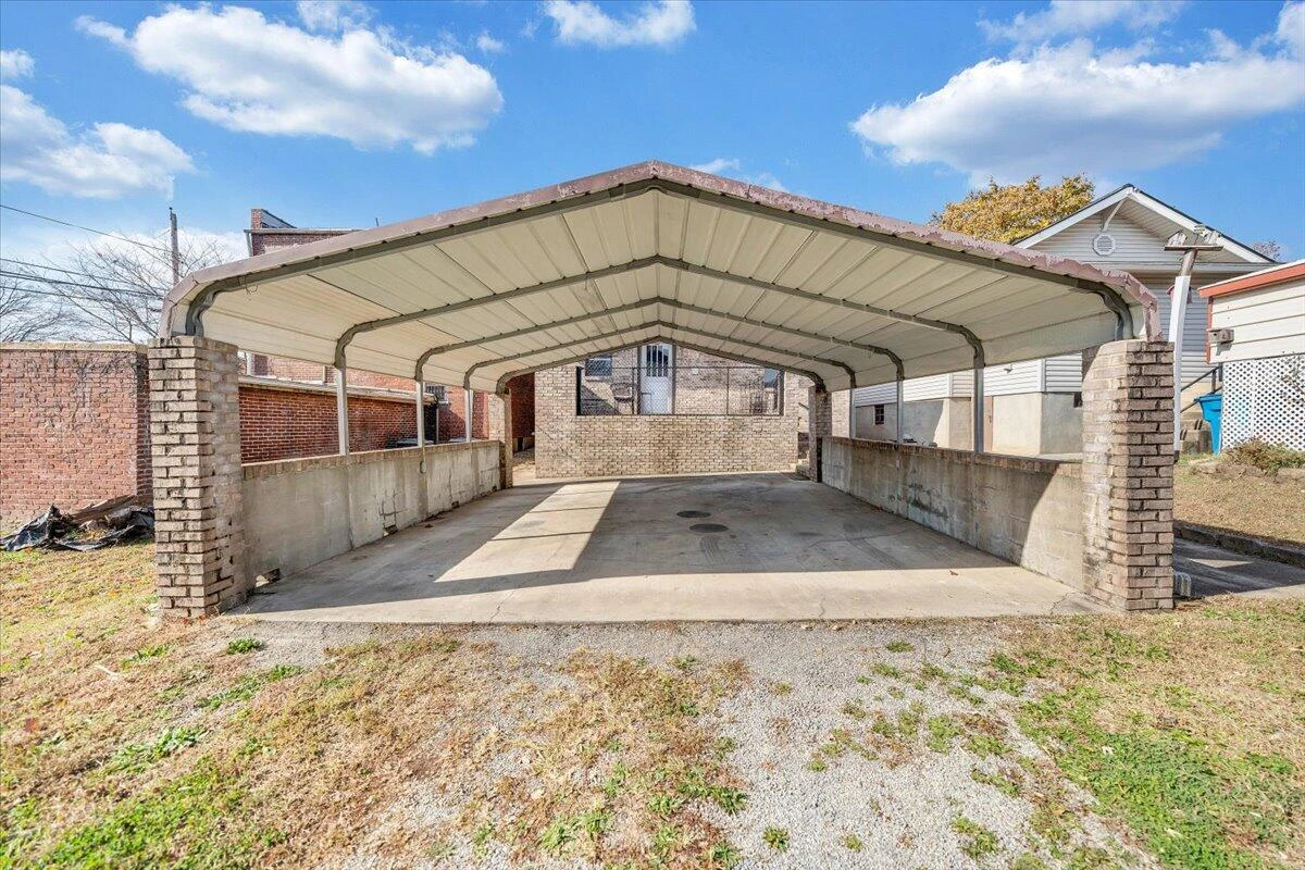 1105 Montrose AVE - Photo 38