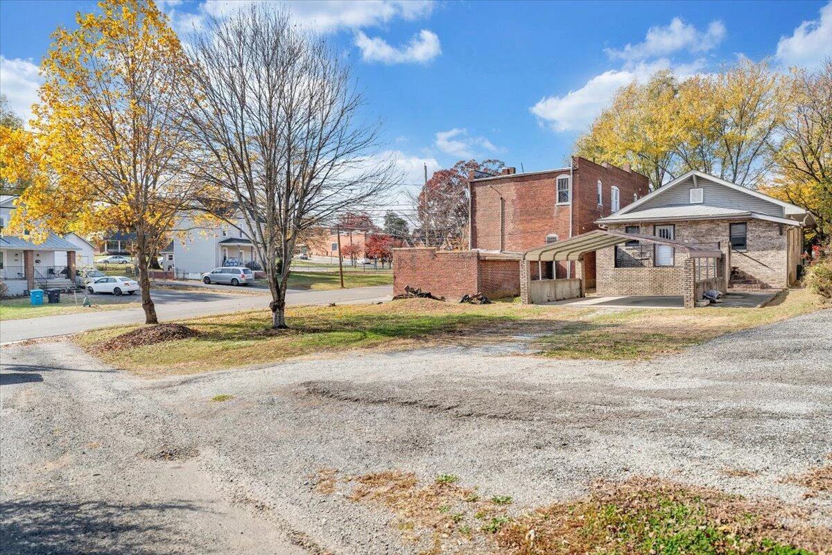 1105 Montrose AVE - Photo 41