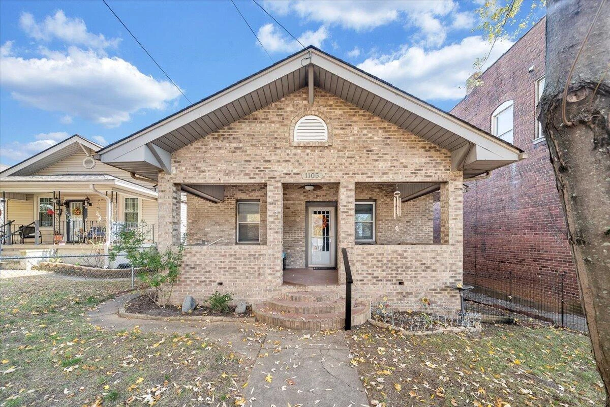 1105 Montrose AVE - Photo 44