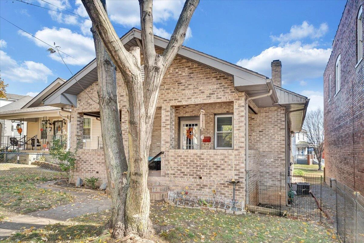 1105 Montrose AVE - Photo 45