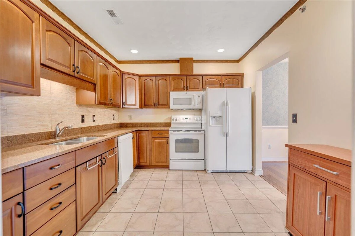 4444 Pheasant Ridge RD #404 - Photo 17