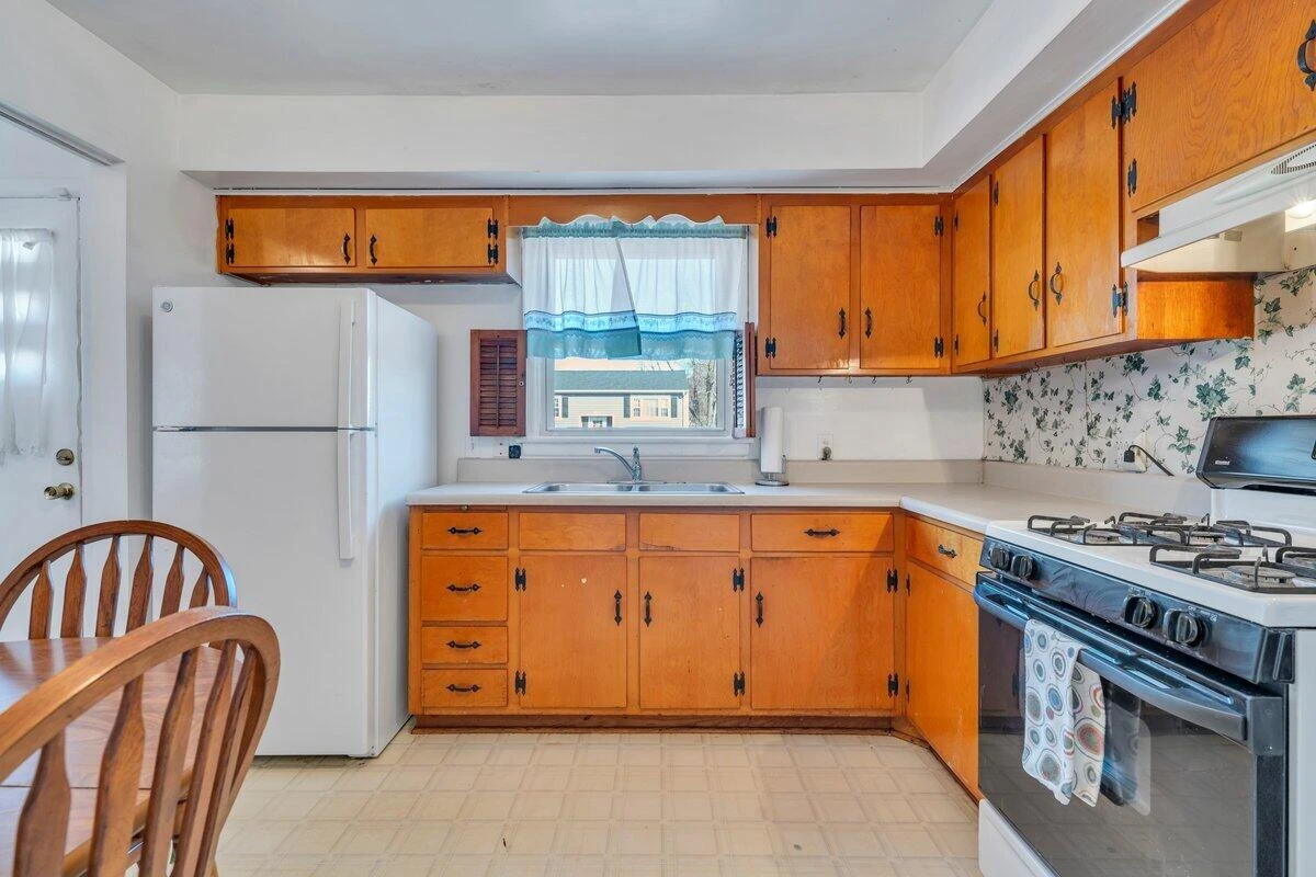 3858 Long Meadow AVE - Photo 3