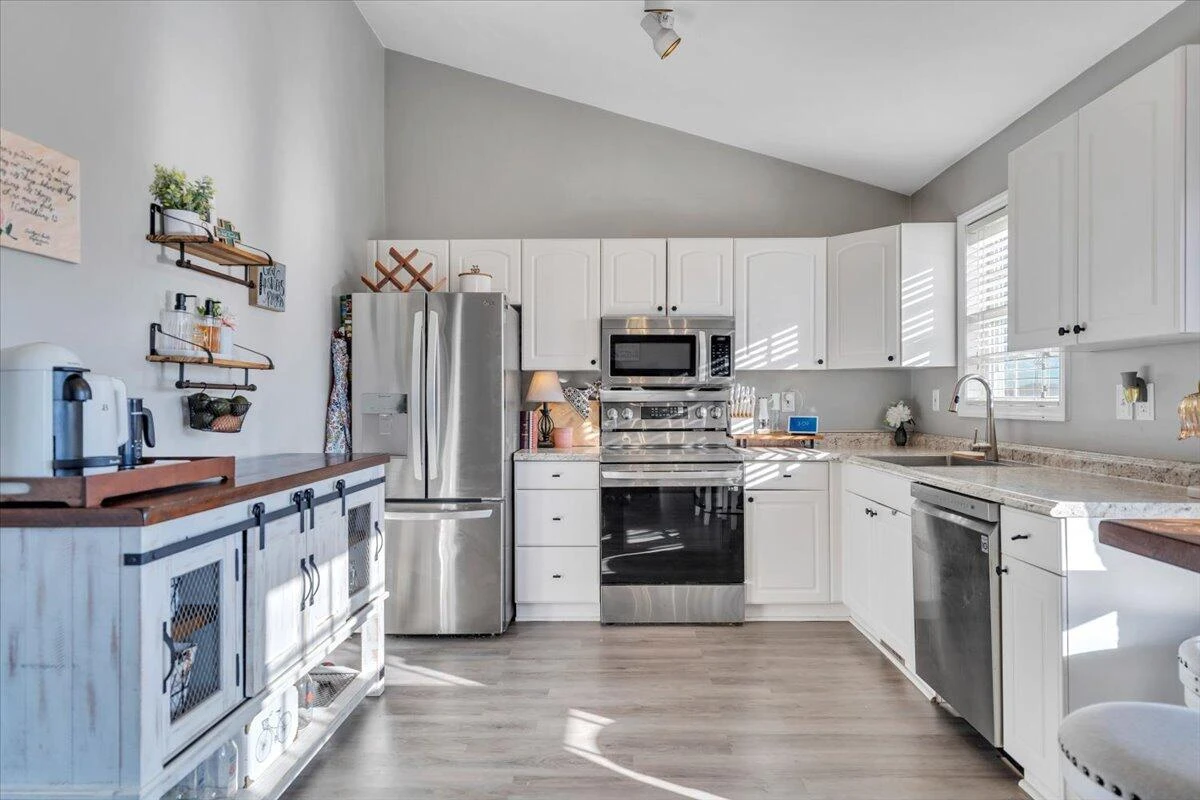 232 Eugene DR - Photo 14