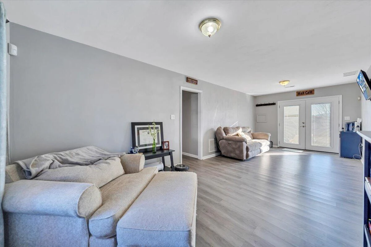 232 Eugene DR - Photo 27