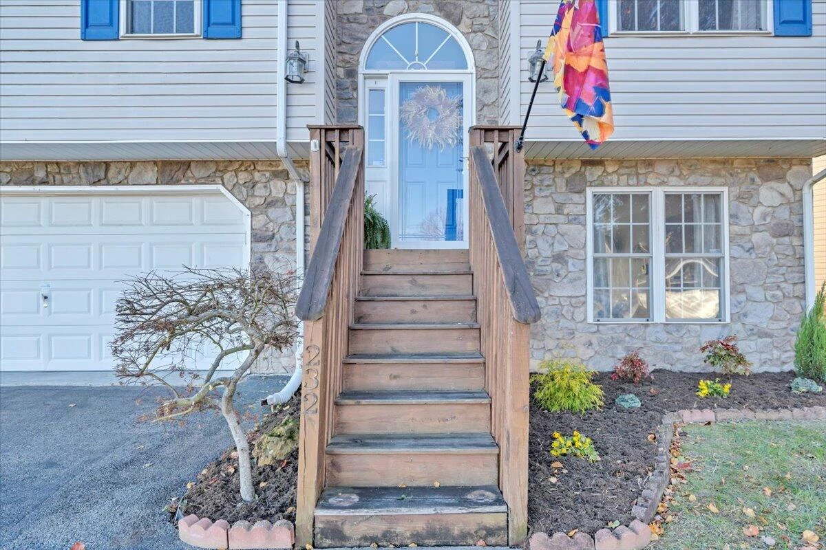 232 Eugene DR - Photo 5
