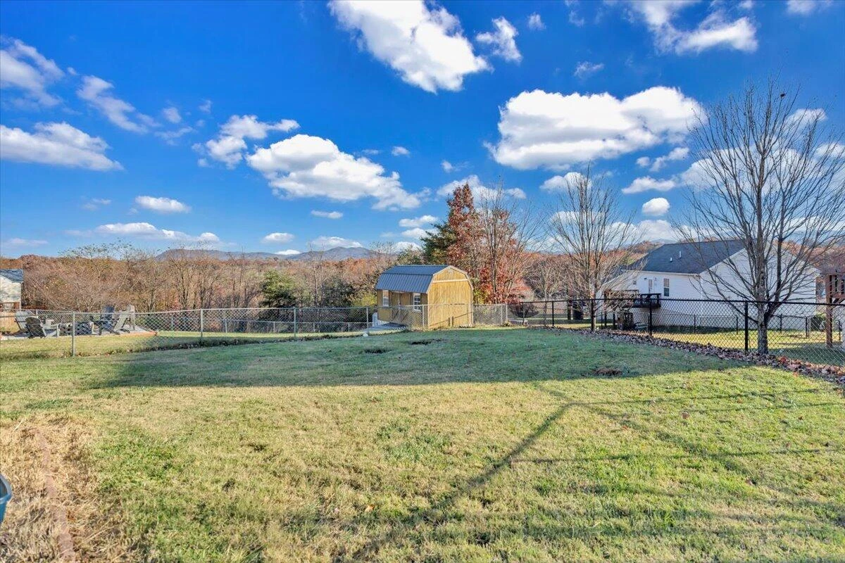 232 Eugene DR - Photo 34