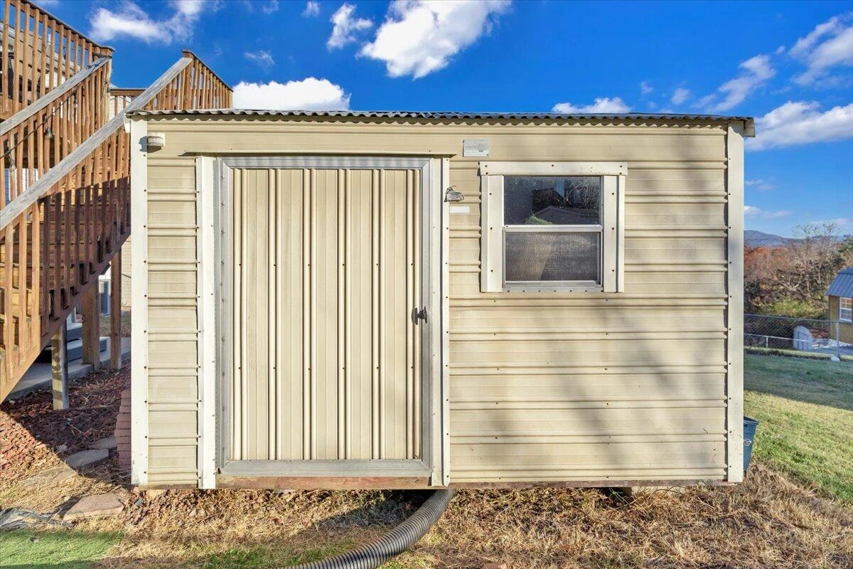 232 Eugene DR - Photo 39