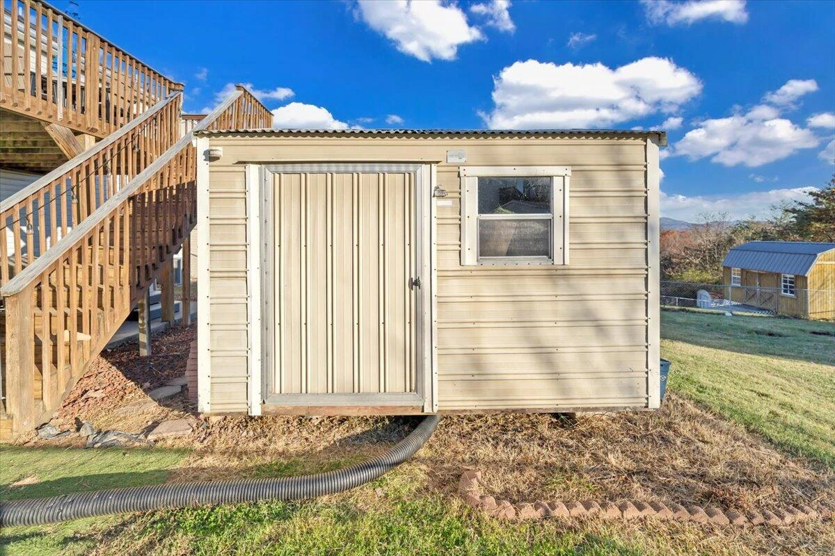 232 Eugene DR - Photo 40