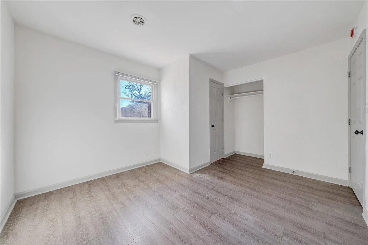 923 Morehead AVE - Photo 14
