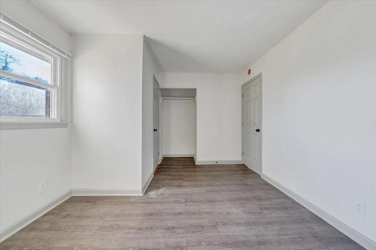 923 Morehead AVE - Photo 15
