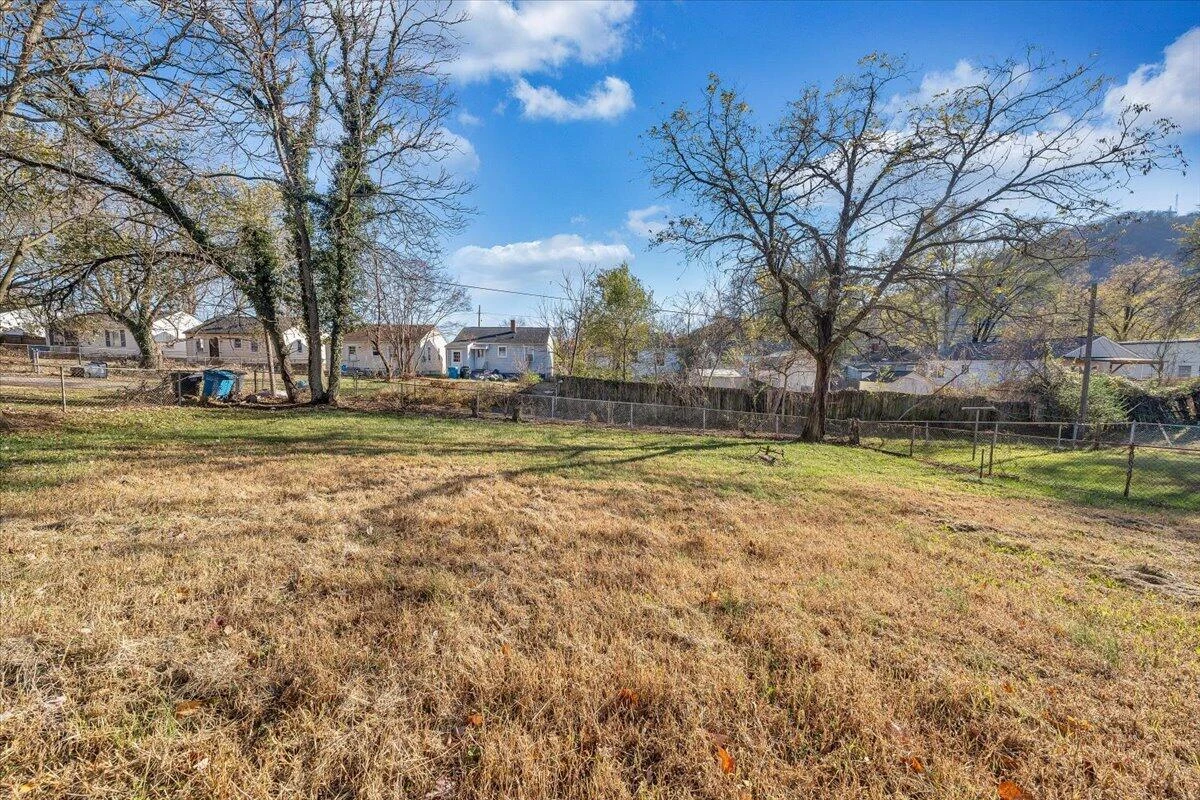923 Morehead AVE - Photo 19