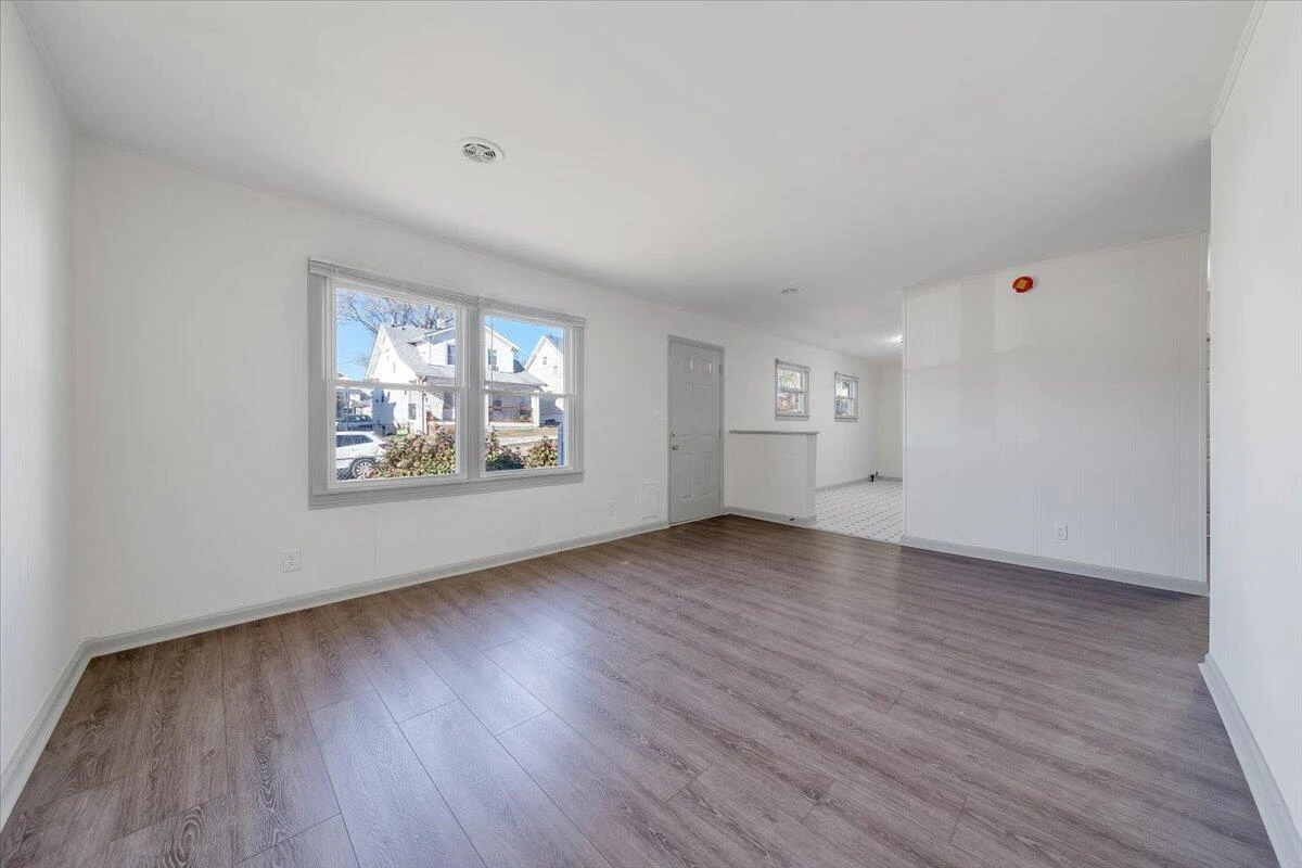 923 Morehead AVE - Photo 2