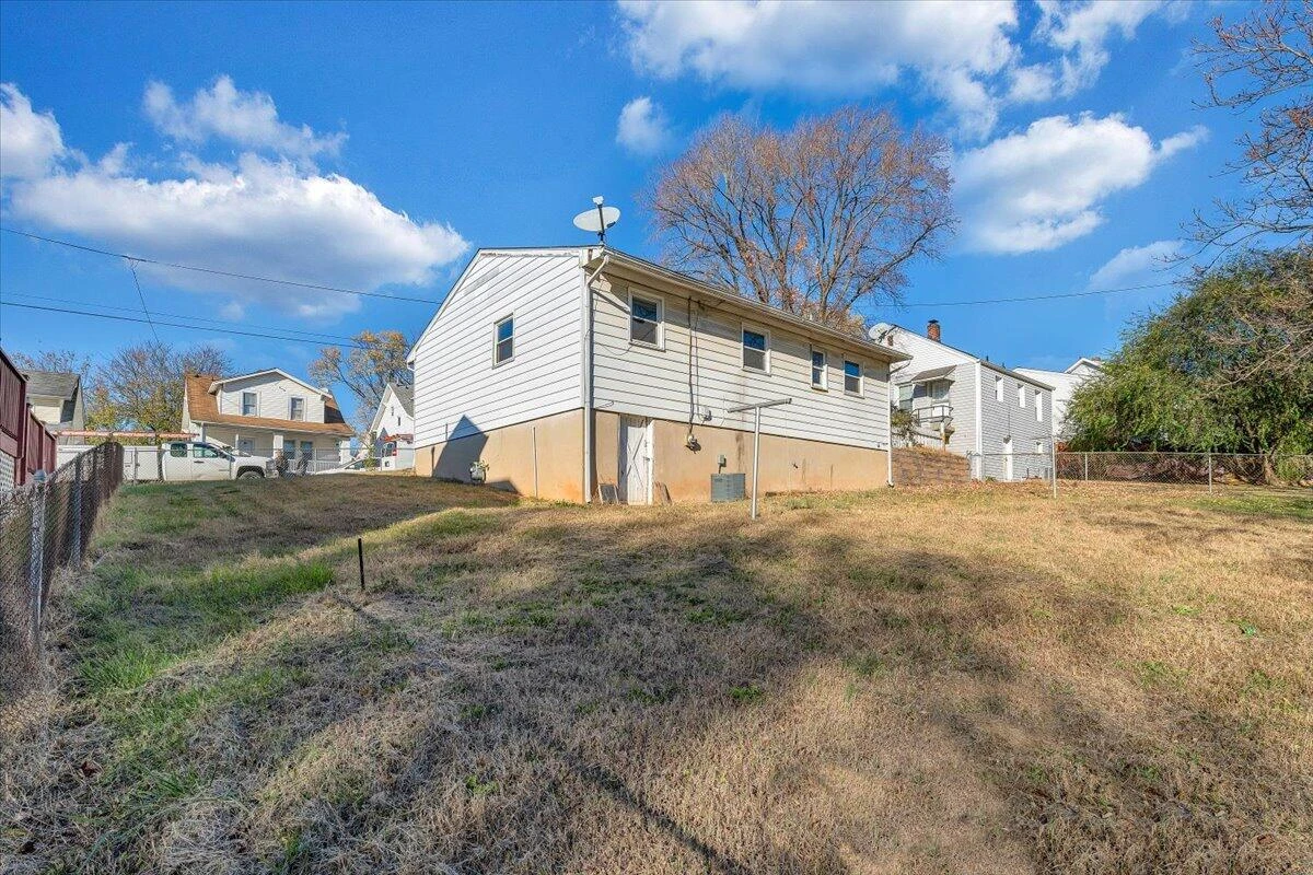 923 Morehead AVE - Photo 20