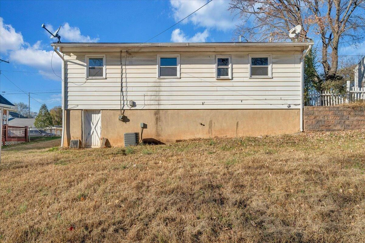 923 Morehead AVE - Photo 21