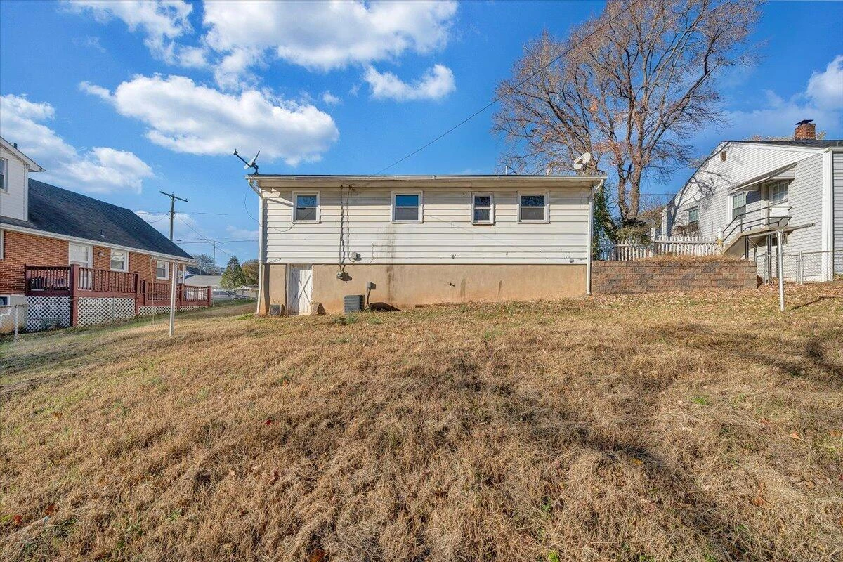 923 Morehead AVE - Photo 22