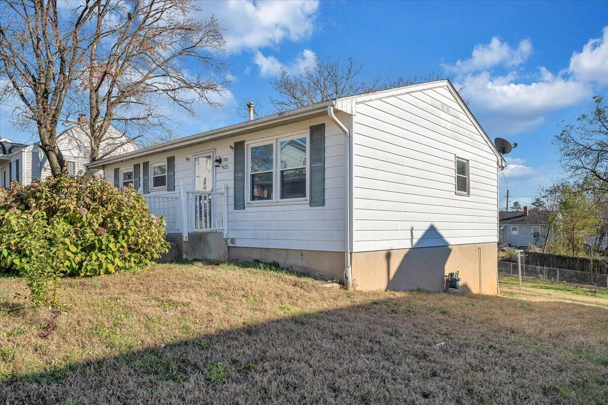 923 Morehead AVE - Photo 23