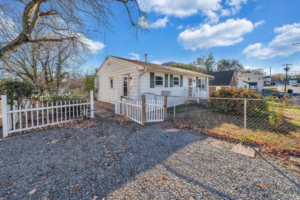 923 Morehead AVE - Photo 25