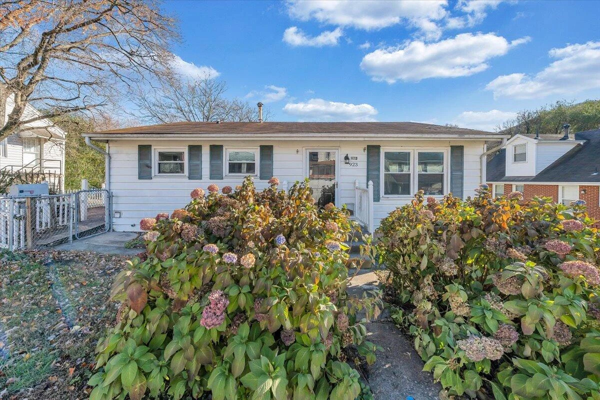 923 Morehead AVE - Photo 26