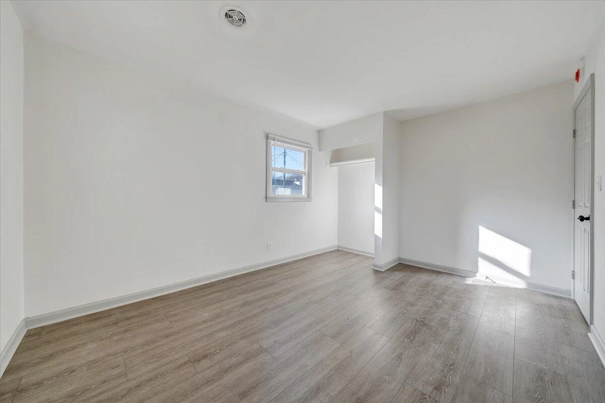 923 Morehead AVE - Photo 9